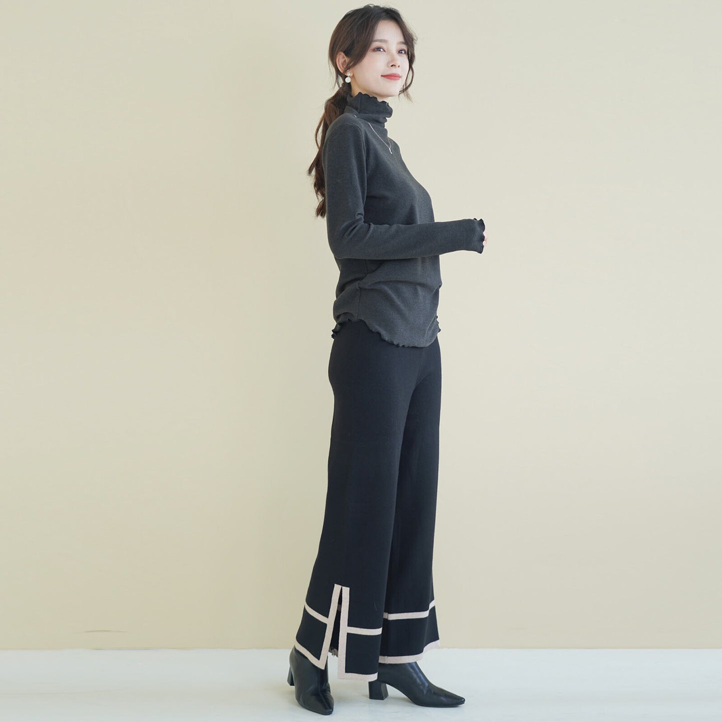 Cropped Pants with Side Slit (With Wool)