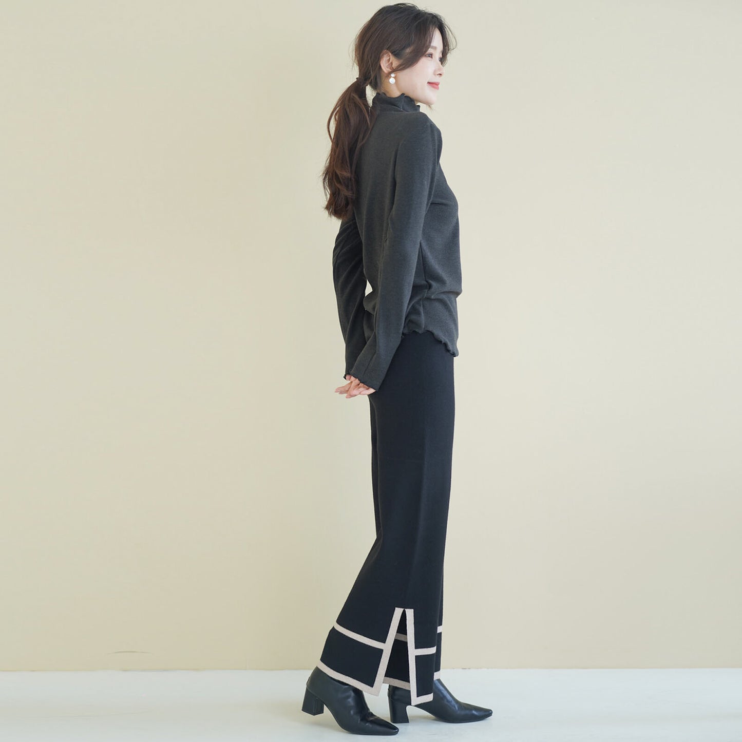 Cropped Pants with Side Slit (With Wool)