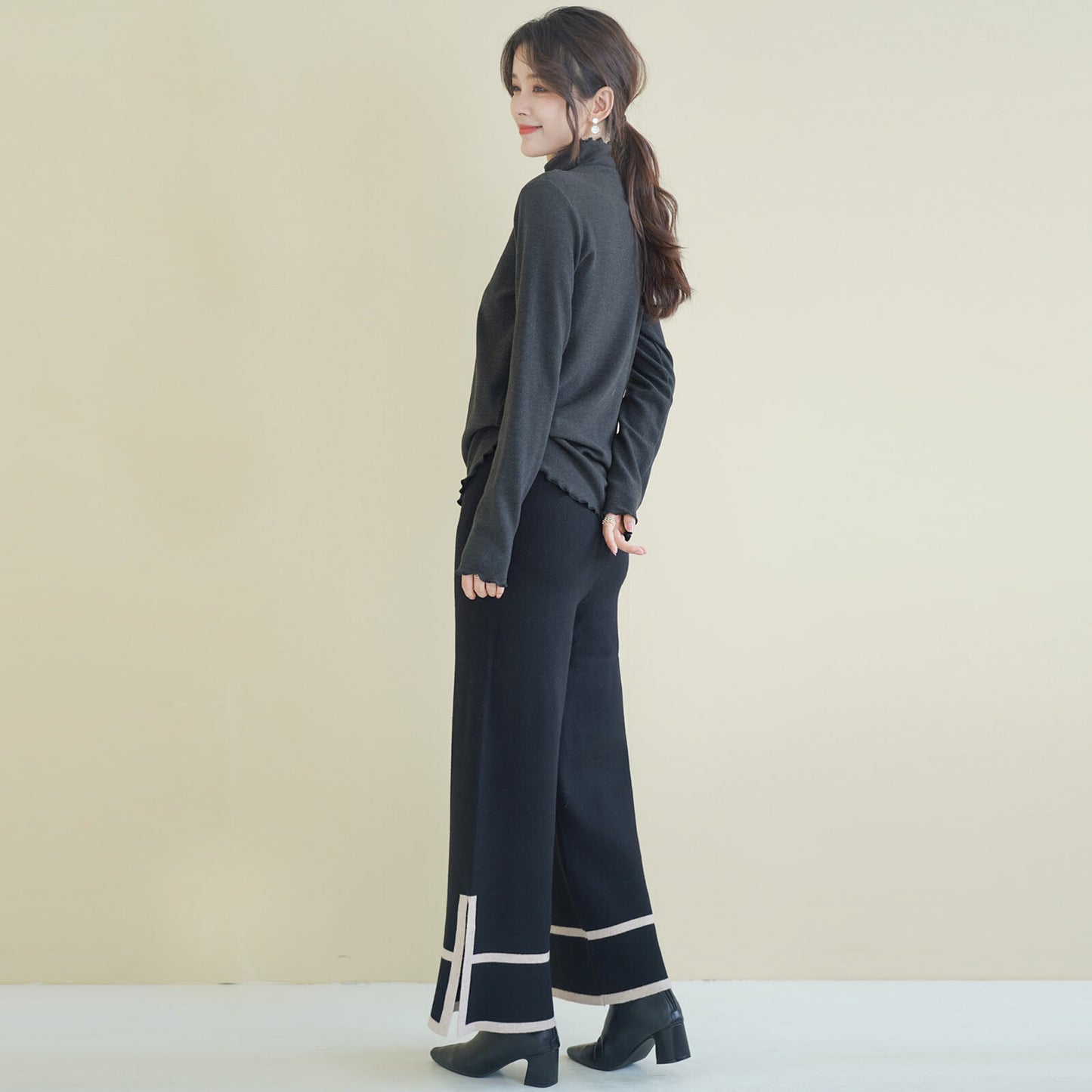 Cropped Pants with Side Slit (With Wool)