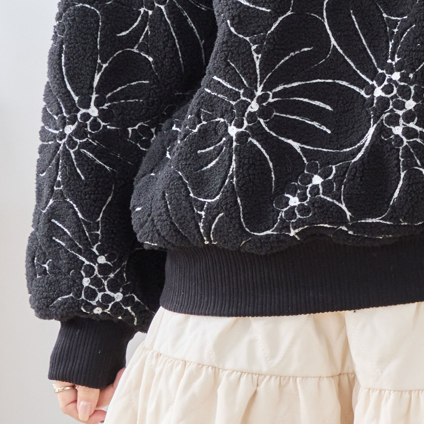 Cozy Flowery Sweater 舒適花花上衣