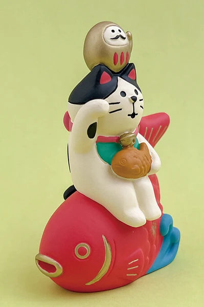 Decole Concombre - Maneki Neko Riding on a Sea Bream 坐在魚上的貓貓